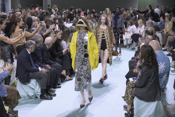 Prada održala reviju za proljeće 2025 u sklopu Tjedna mode u Milanu