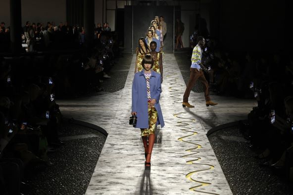 Gigi Hadid na Tjednu mode u Milanu nosila reviju za Versace