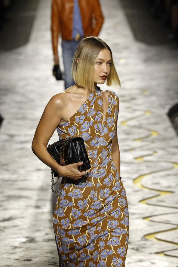 Gigi Hadid na Tjednu mode u Milanu nosila reviju za Versace