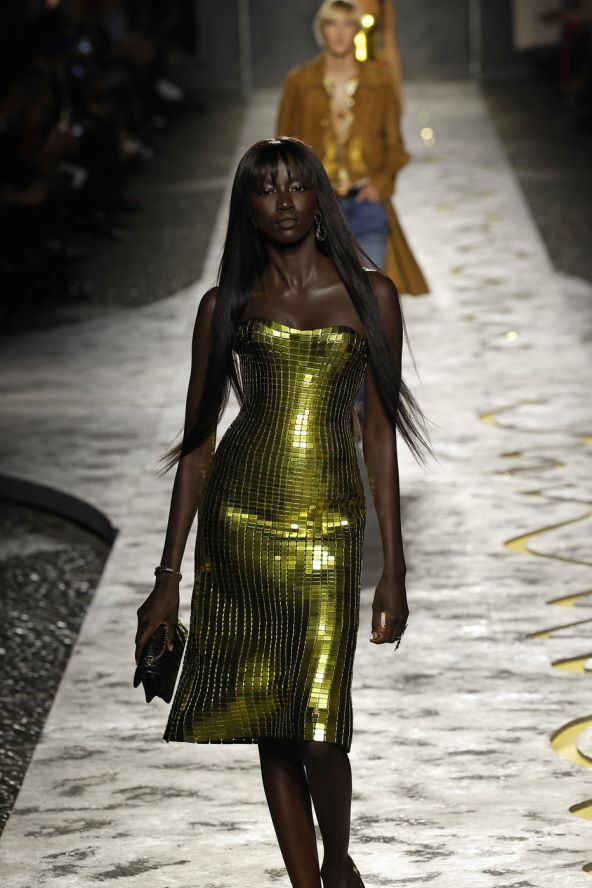 Gigi Hadid na Tjednu mode u Milanu nosila reviju za Versace