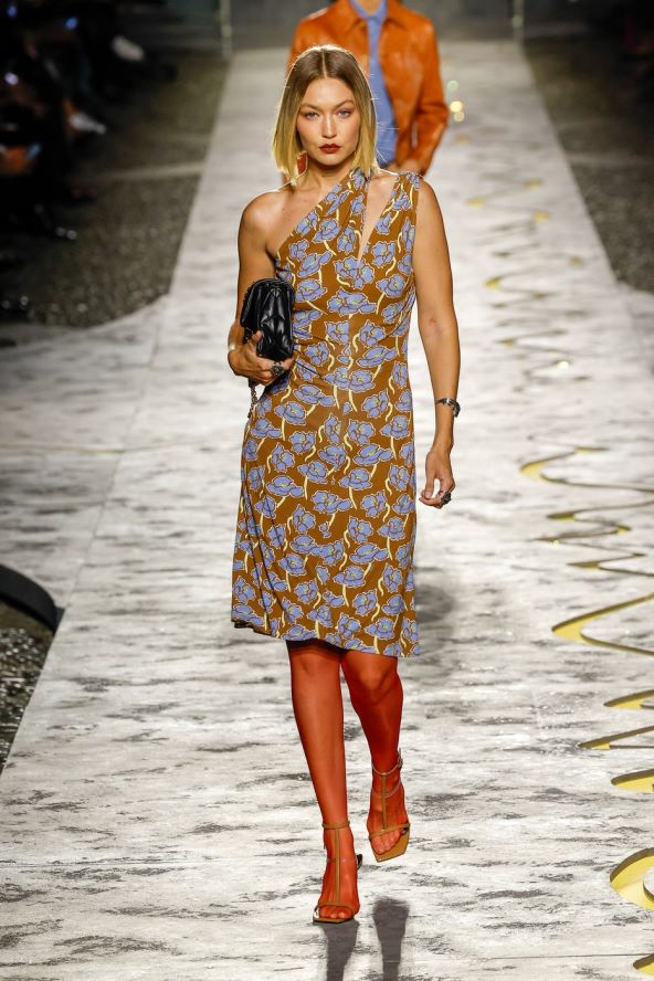 Gigi Hadid na Tjednu mode u Milanu nosila reviju za Versace