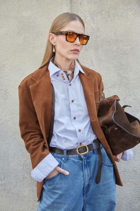 Čokoladno smeđa boja street style jesen 2024