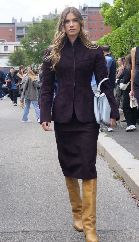 Čokoladno smeđa boja street style jesen 2024