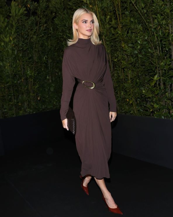 Kendall Jenner nosi čokoladno smeđu boju hit jeseni 2024