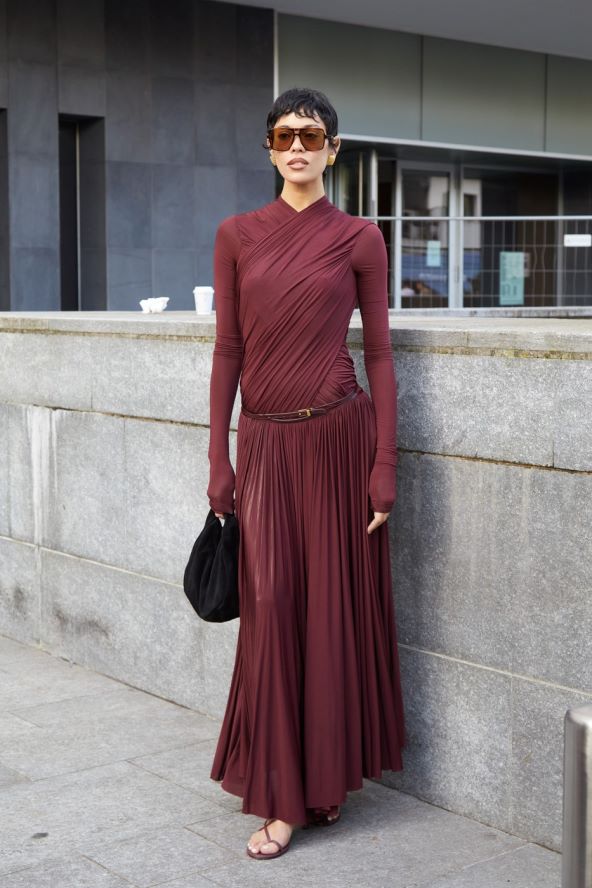 Burgundy boja street style Milano 2024