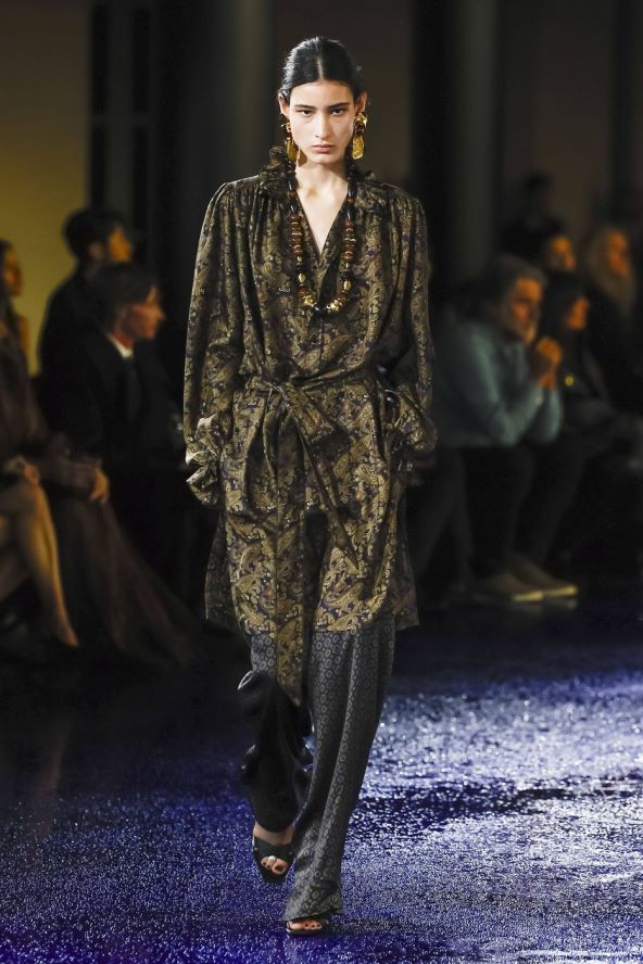 Saint Laurent u Parizu predstavio ženstvenu kolekciju za proljeće 2025