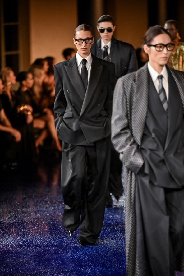 Saint Laurent u Parizu predstavio ženstvenu kolekciju za proljeće 2025