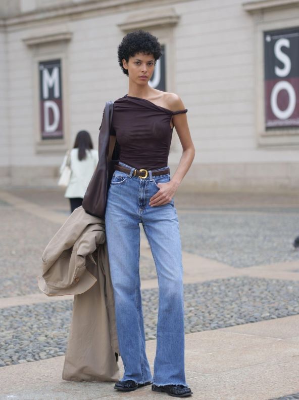 Čokoladno smeđa boja street style jesen 2024