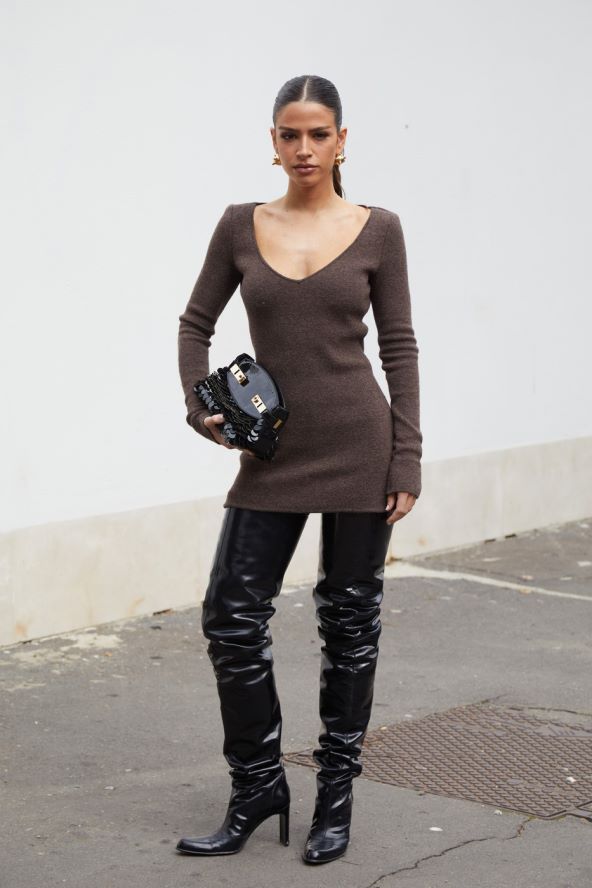 Čokoladno smeđa boja street style jesen 2024