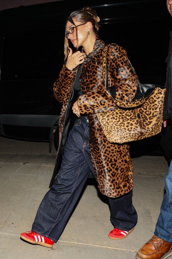Hailey Bieber u leopard kaputu 