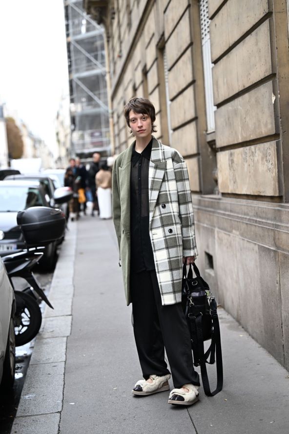 Street style mode s ulica Pariza za jesen 2024