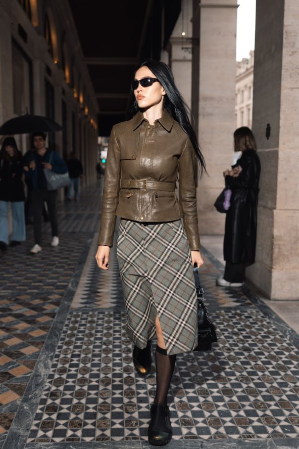Street style mode s ulica Pariza za jesen 2024