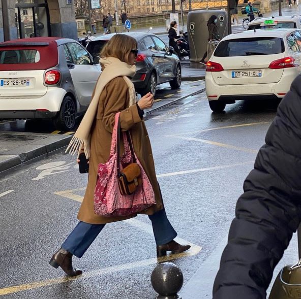 Ove jeseni nosimo elegantne tamnoplave traperice