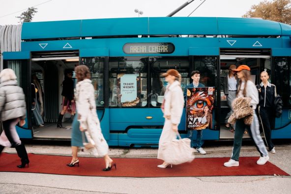 Modna revija u tramvaju koji je prolazio Zagrebom
