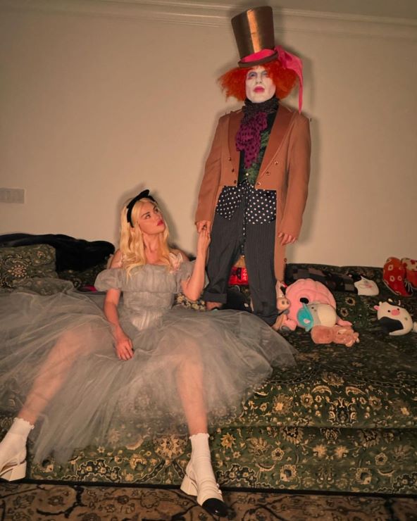 Selena Gomez nosi Alice in Wonderland kostim za Halloween