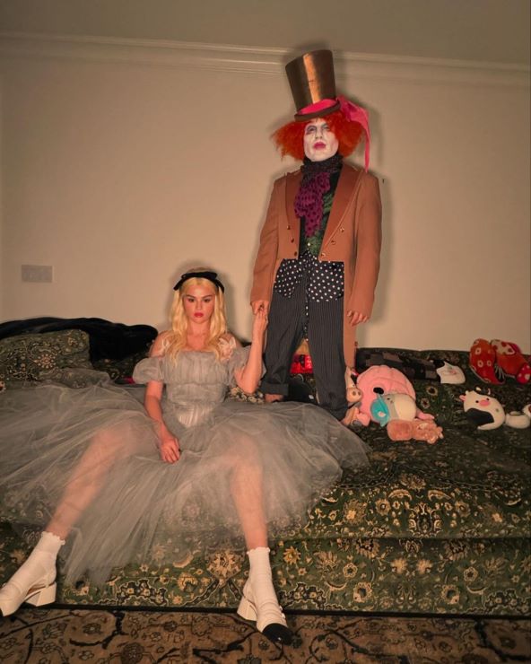 Selena Gomez nosi Alice in Wonderland kostim za Halloween