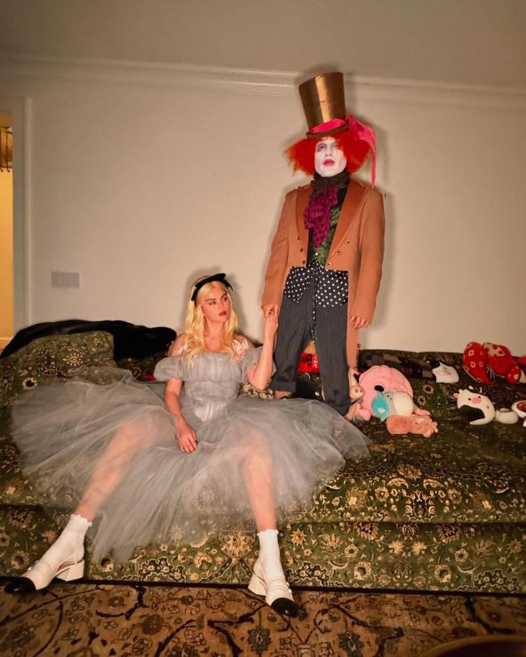 Selena Gomez nosi Alice in Wonderland kostim za Halloween