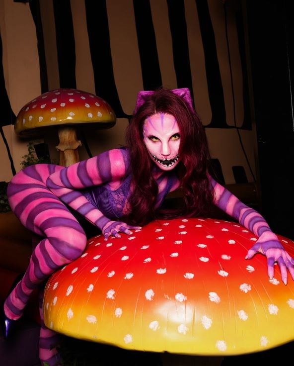 Selena Gomez nosi Alice in Wonderland kostim za Halloween