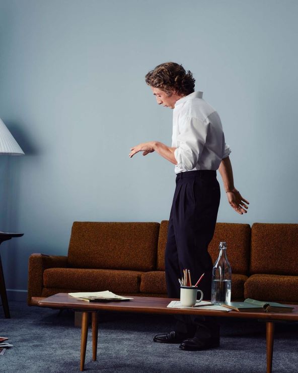 Jeremy Allen White u blagdanskoj kampanji za Calvin Klein