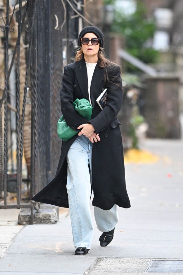 Katie Holmes odlično nosi zimsku kapu