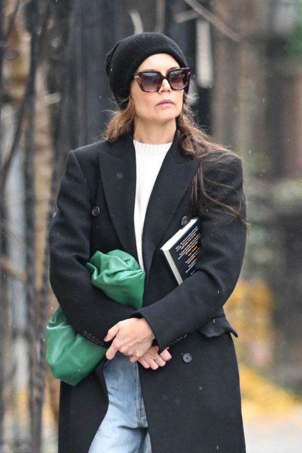 Katie Holmes odlično nosi zimsku kapu