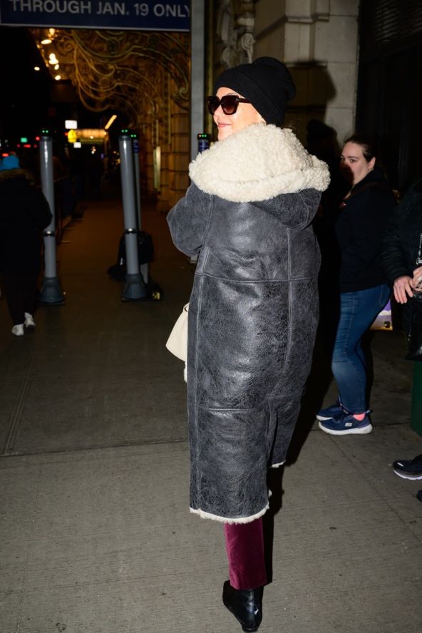 Katie Holmes odlično nosi zimsku kapu