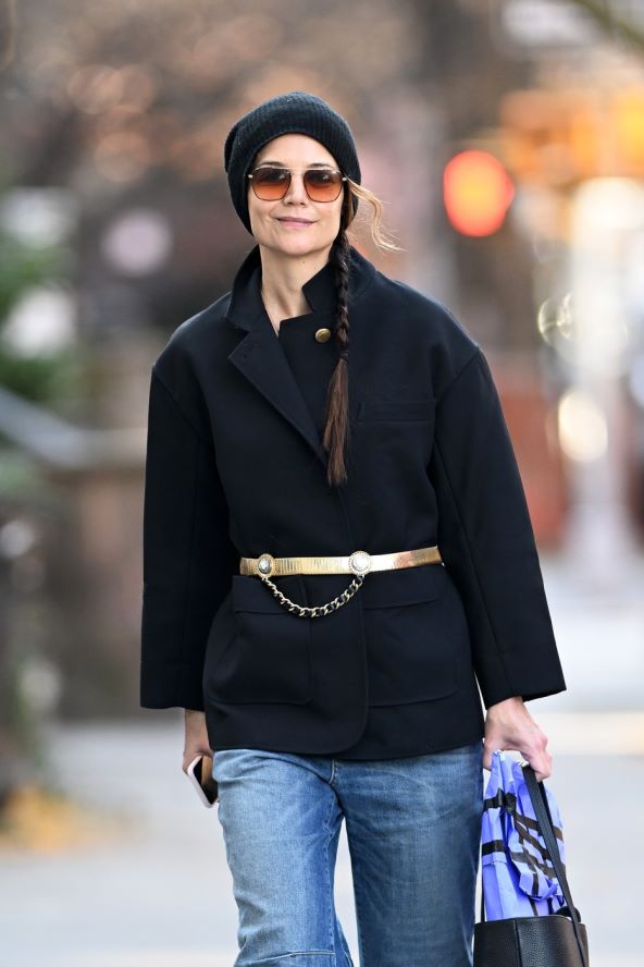 Katie Holmes nosi odličnu kombinaciju kaputa i remena
