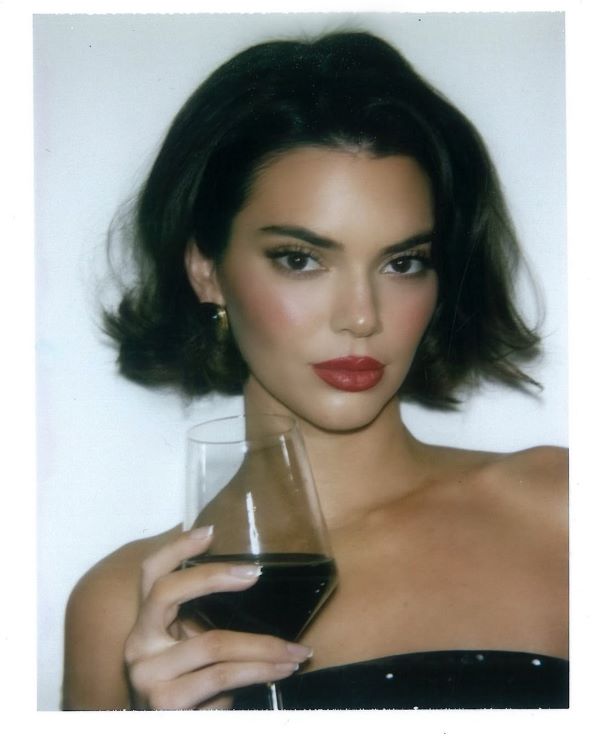 Blagdanski look Kendall Jenner 