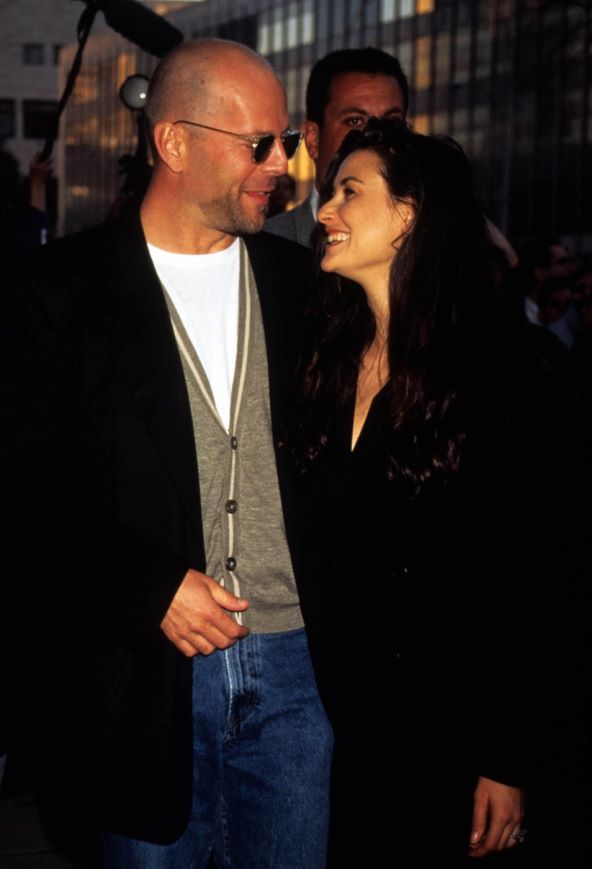 Demi Moore stil iz devedesetih