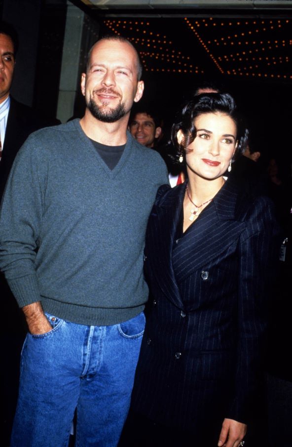 Demi Moore stil iz devedesetih
