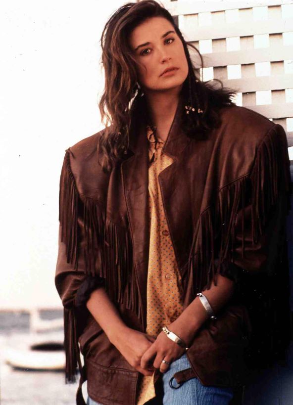 Demi Moore stil iz devedesetih