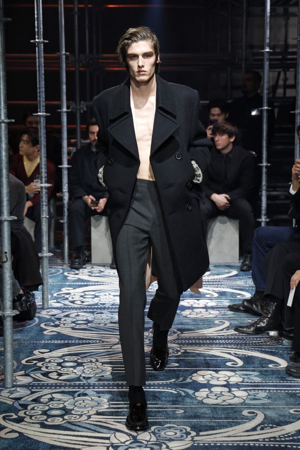Prada modna revija muške mode za jesen 2025