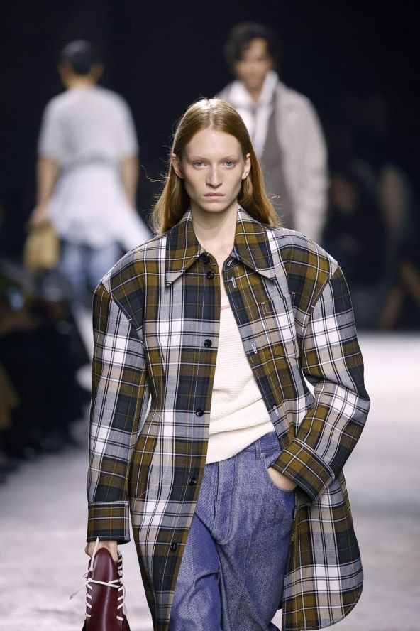 Modni trend za proljeće 2025 su flanel karirane košulje