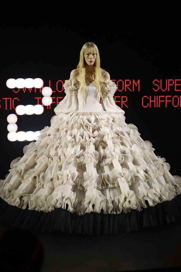 Alessandro Michele za Valentino priredio spektakl visoke mode