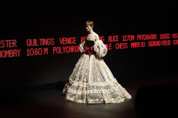 Alessandro Michele za Valentino priredio spektakl visoke mode