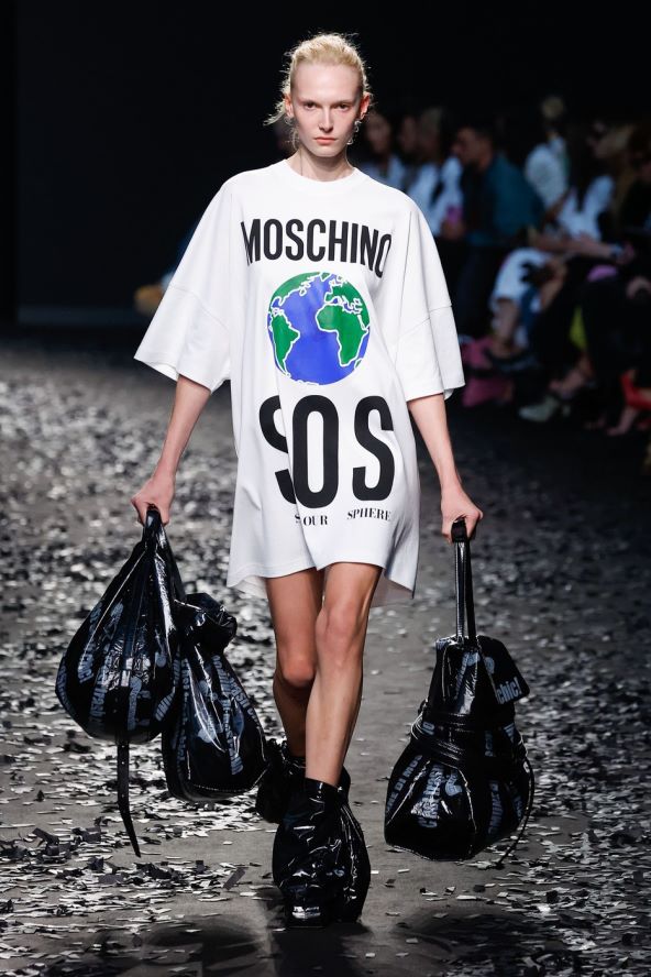 Moschino predstavio zabavnu kolekciju u Milanu