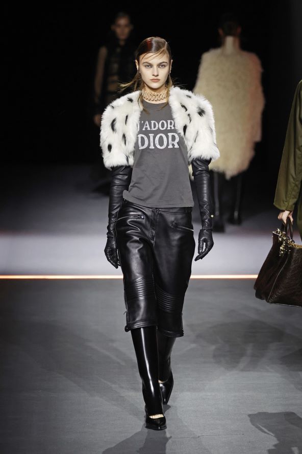 Dior opet ima kultnu majicu JAdore Dior koju je proslavila Carrie Bradshaw