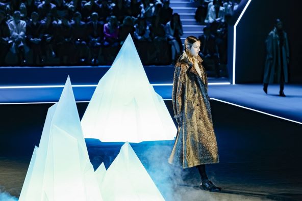 Dior opet ima kultnu majicu JAdore Dior koju je proslavila Carrie Bradshaw