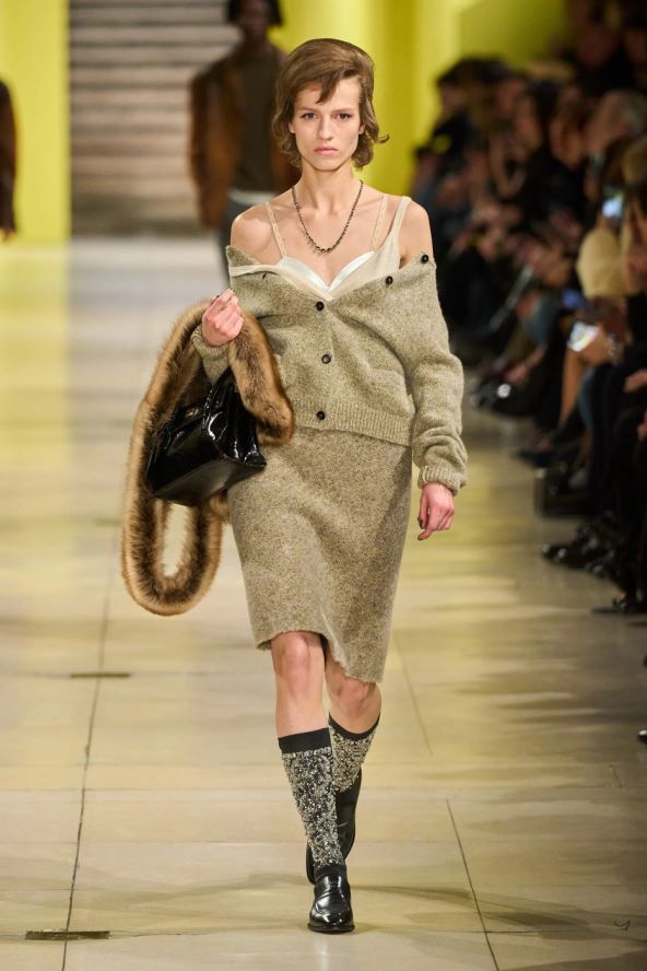 Maksi veste jesenski trend koji spaja udobnost i stil