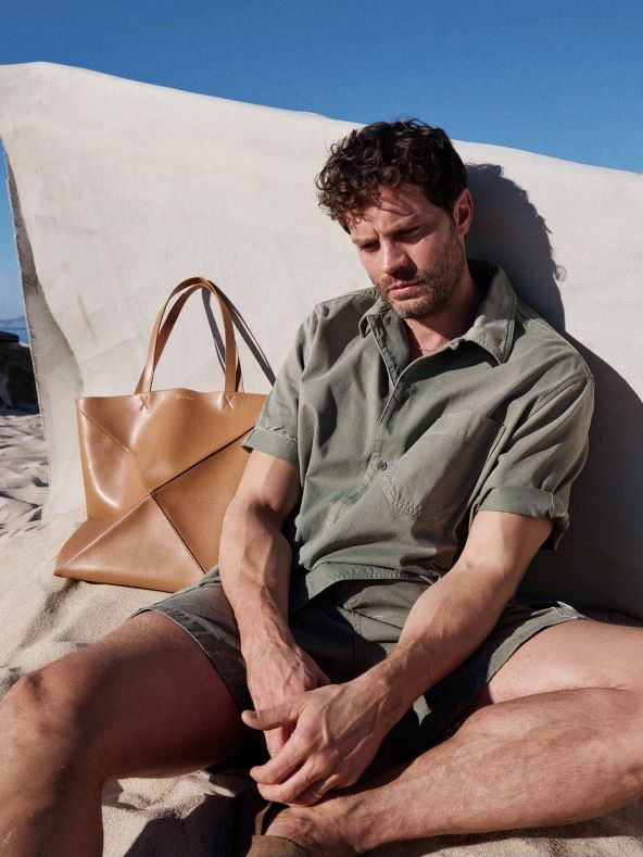 Jamie Dornan u kampanji za Loewe Paulas Ibiza 2025