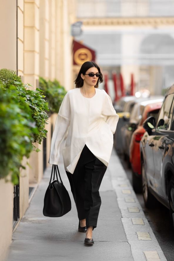 Kendall Jenner u elegantnoj modnoj kombinaciji za proljeće 2025