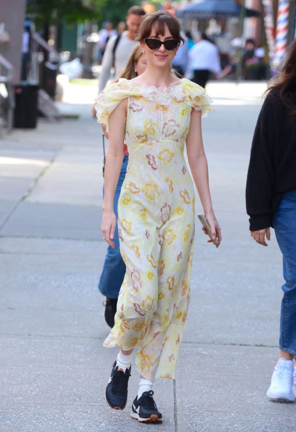 Dakota Johnson nosi odlične cvjetne haljine