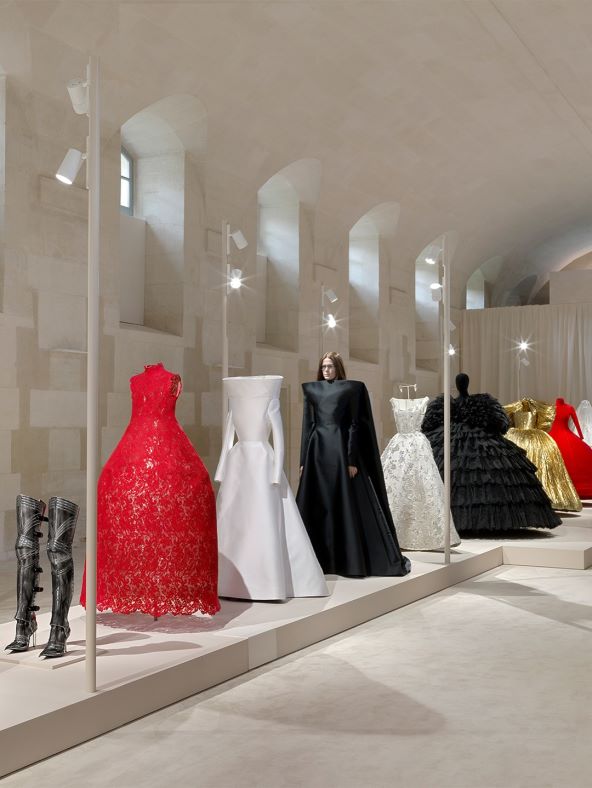 U Parizu je otvorena izložba Balenciaga by Demna