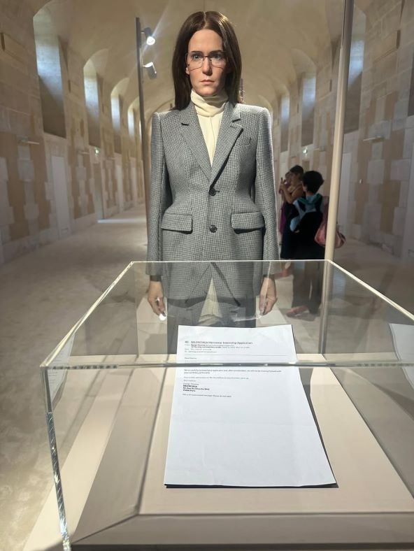 U Parizu je otvorena izložba Balenciaga by Demna