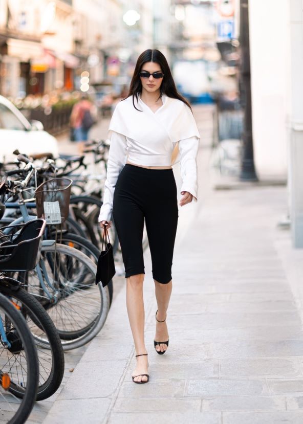 Hailey Bieber i Kendall Jenner nose capri hlače