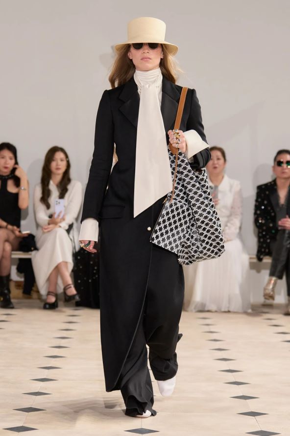 Kultna dizajnerska torba Celine Luggage Phantom