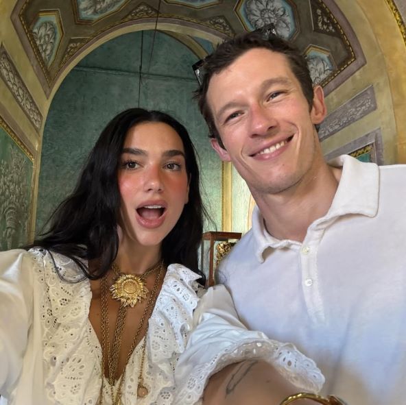Dua Lipa nosi boho look na Siciliji