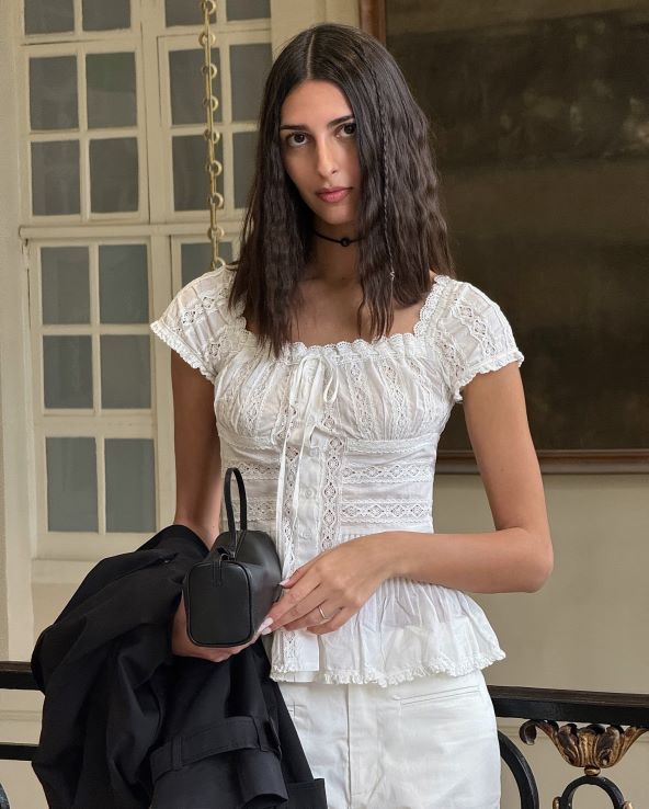 Bijele traperice su ljetni modni trend