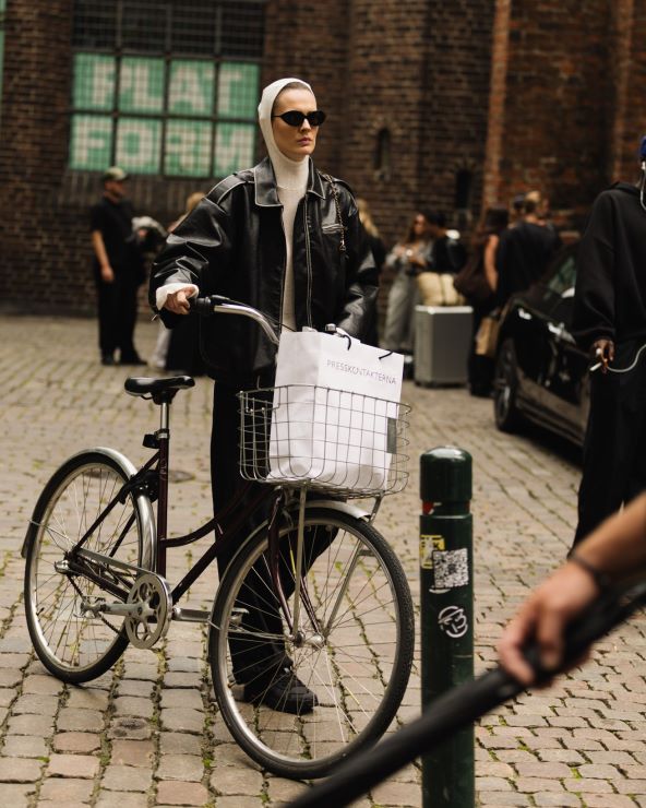 SS26-Copenhagen-Fashion-Week-Streetstyle-Day1-Noor-u-nisa-Khan27.jpg