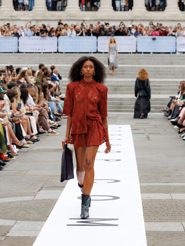 Povratak Topshopa i kampanja s Carom Delevingne